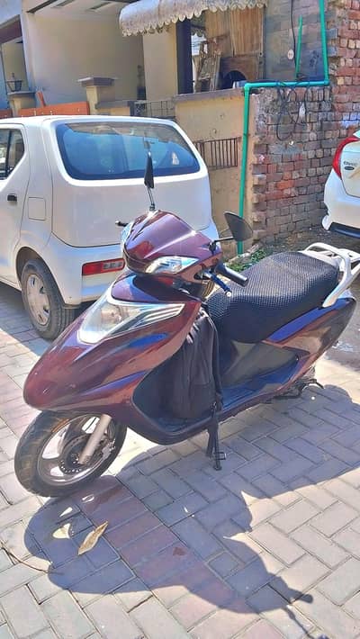 united 100cc petrol scooty