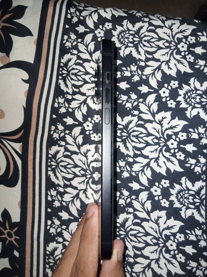 Apple iPhone 15 plus 3