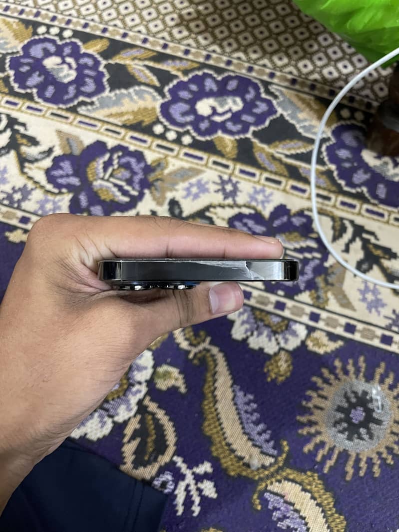 Apple iPhone 13 Pro Max 2