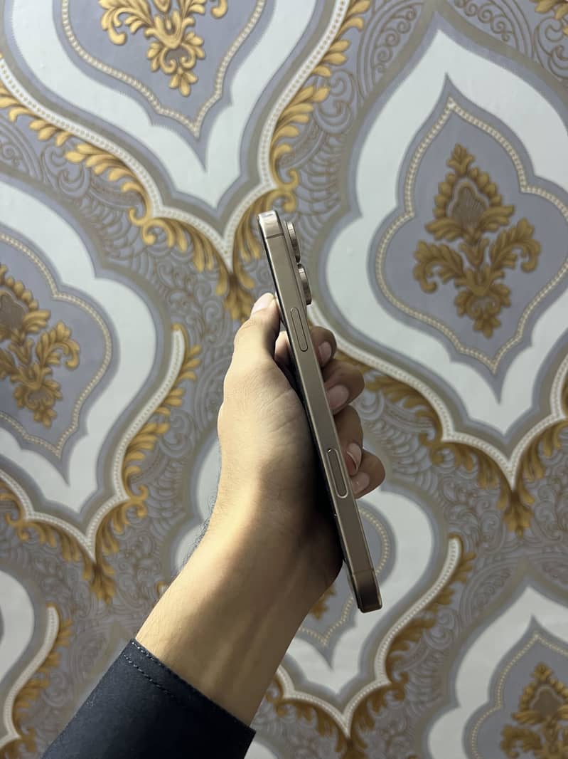 IPhone 16 Pro Max 2