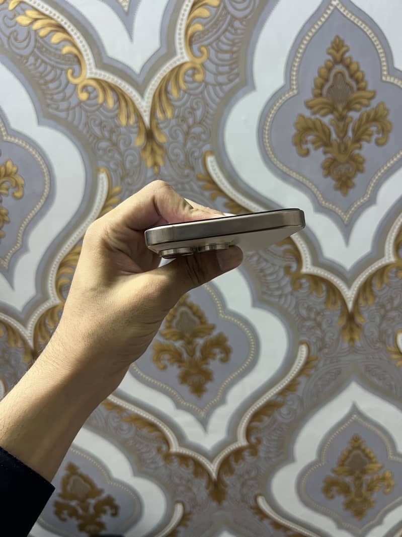 IPhone 16 Pro Max 5