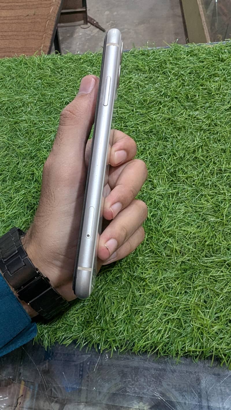 Apple iPhone 11 2