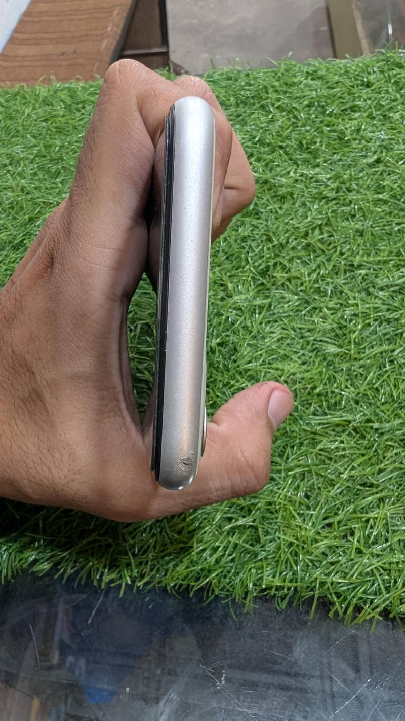 Apple iPhone 11 3