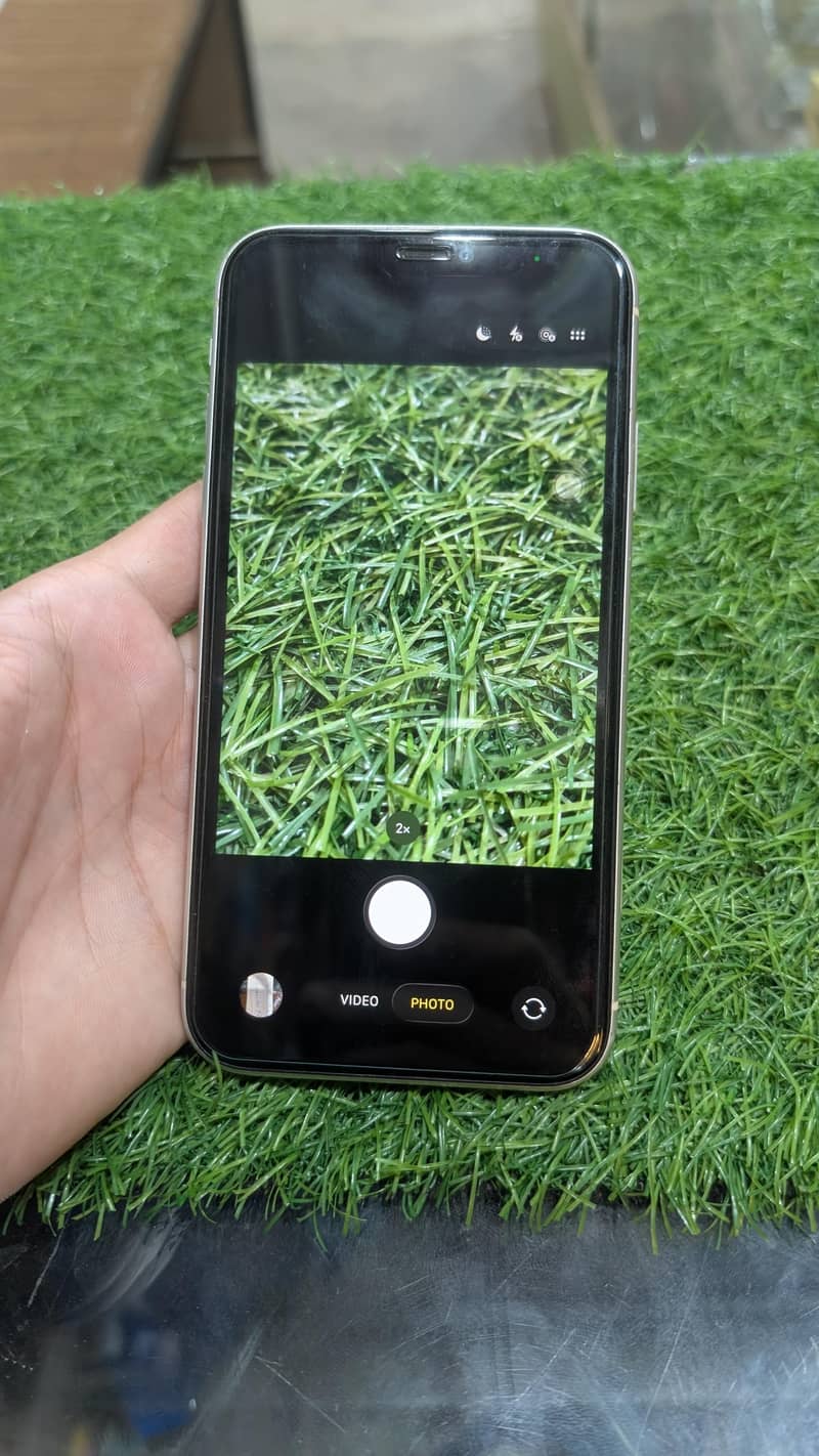 Apple iPhone 11 4