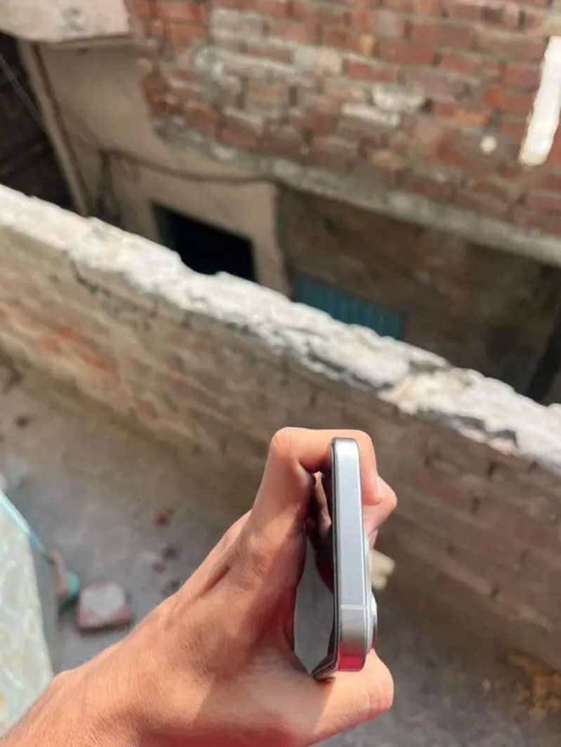 Apple iPhone 15 Pro 6