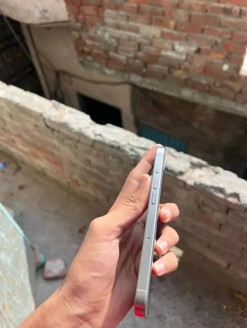 Apple iPhone 15 Pro 9