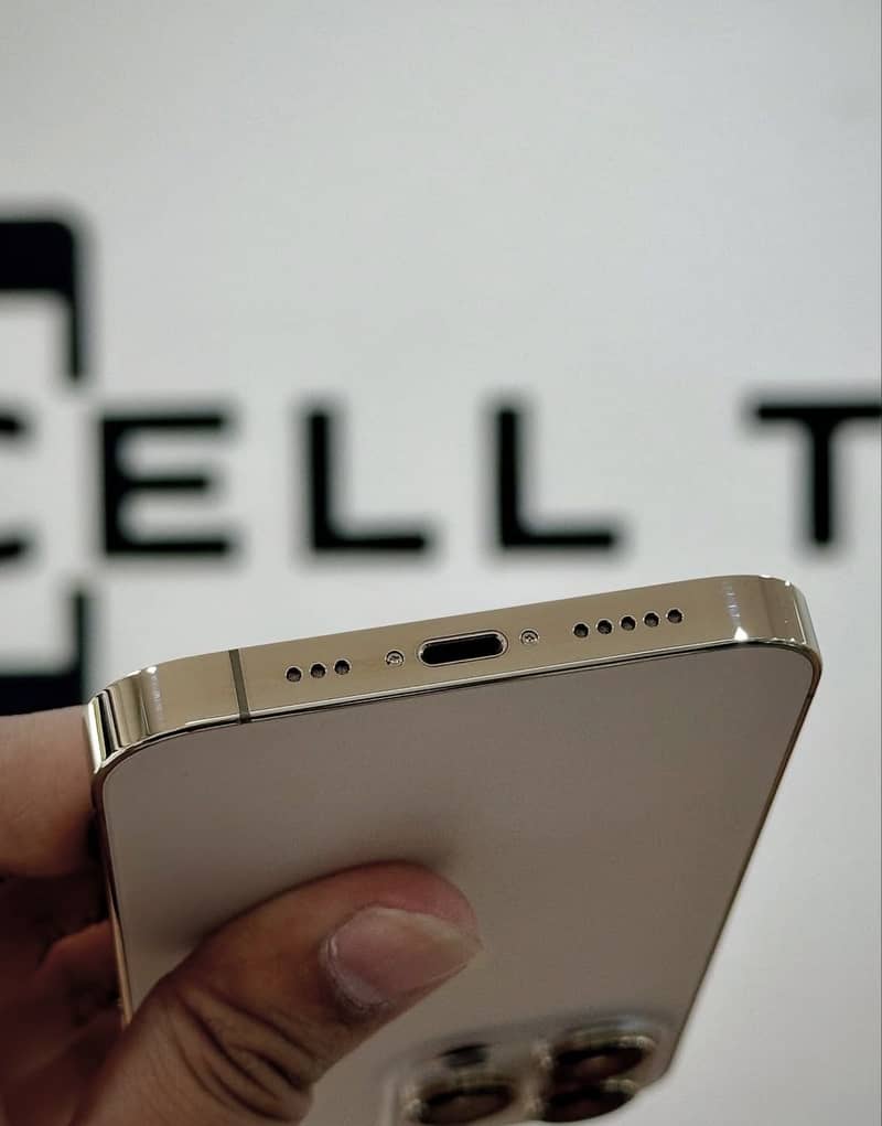 Apple iPhone 13 Pro 2