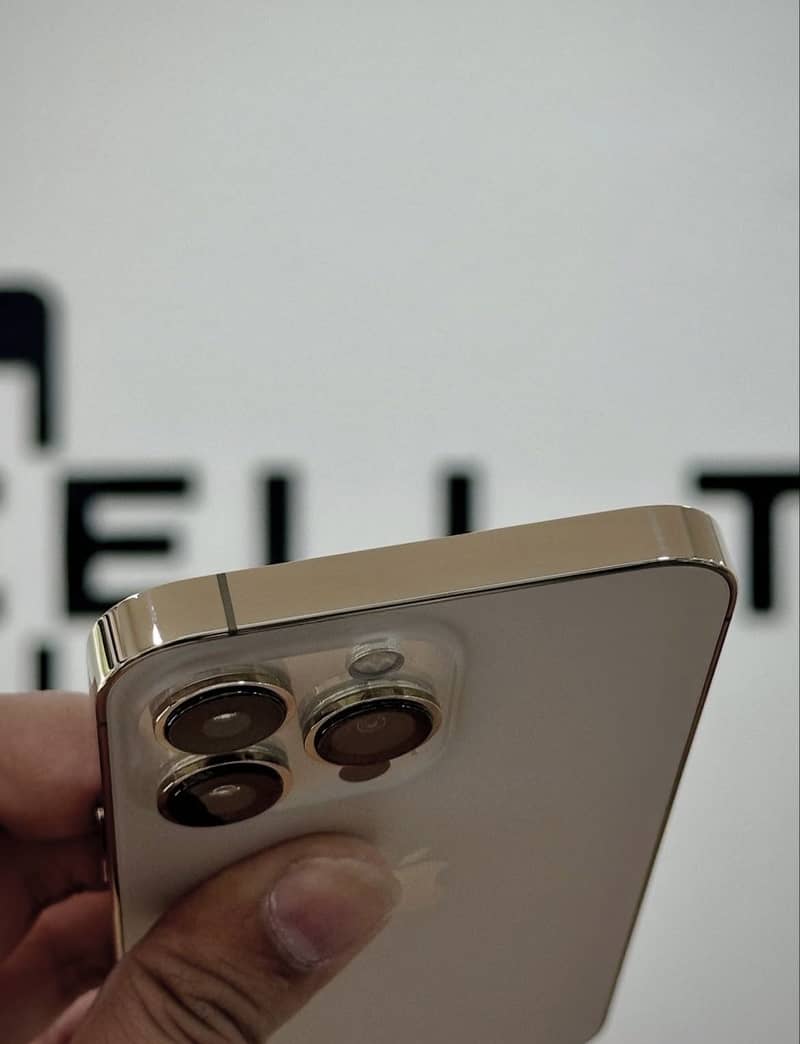 Apple iPhone 13 Pro 3