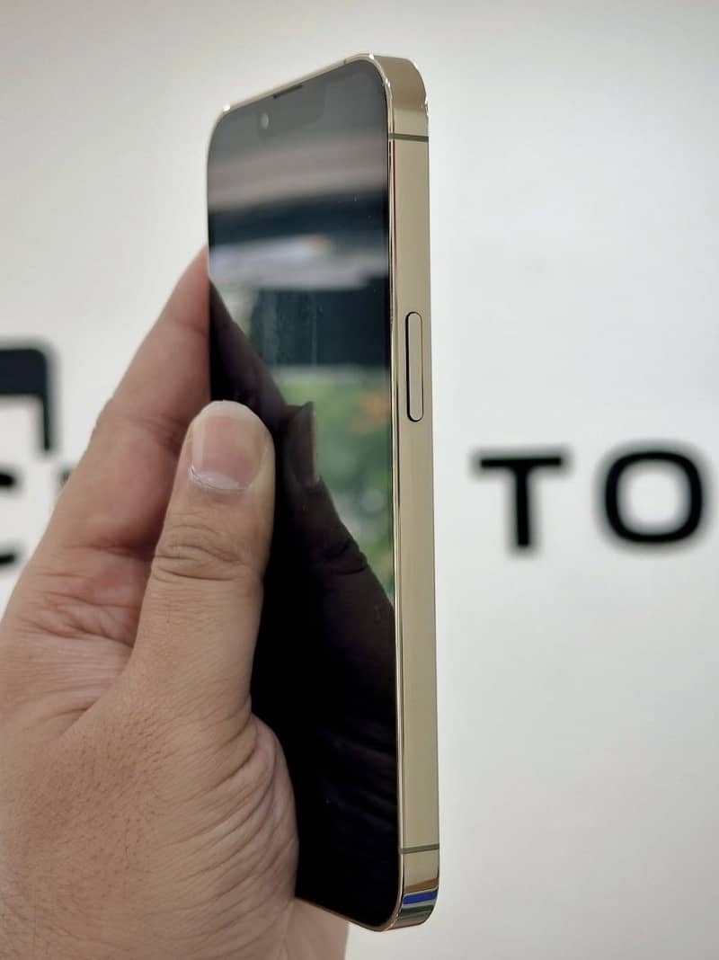 Apple iPhone 13 Pro 4