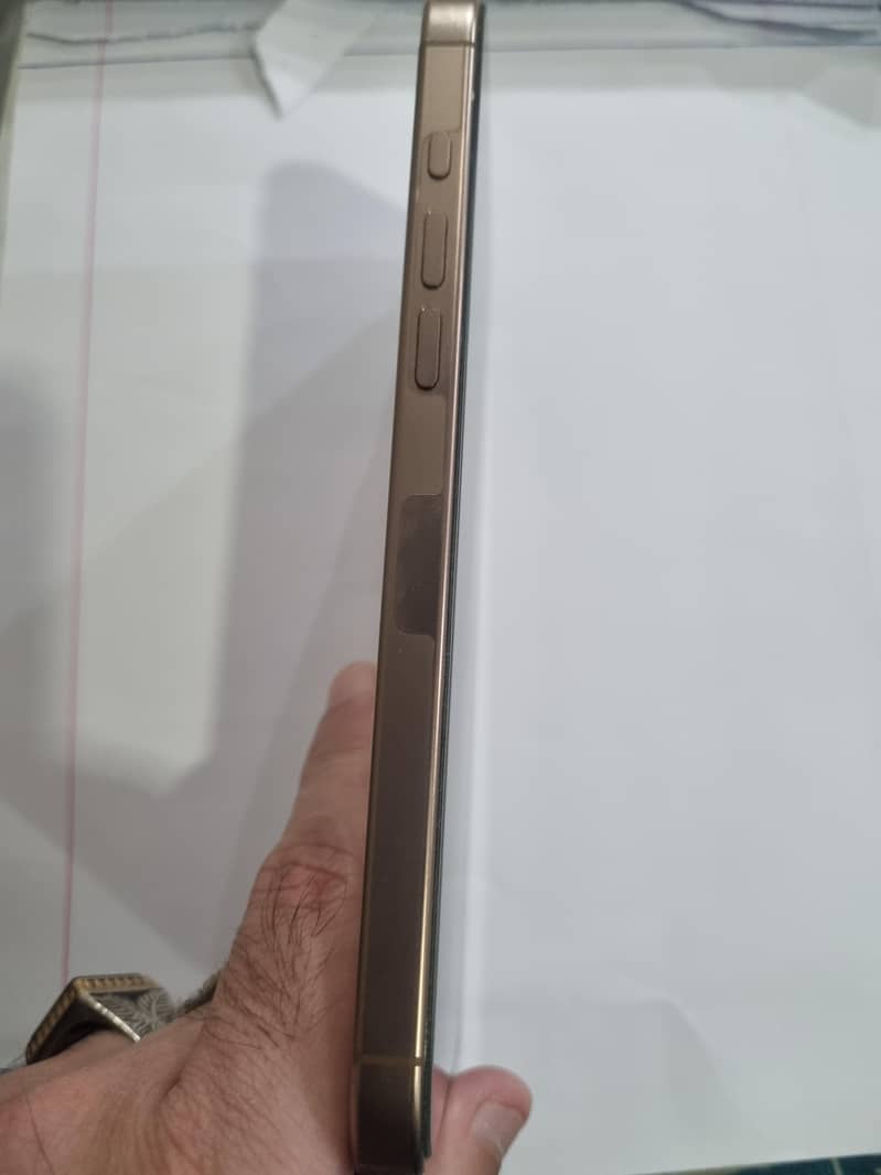 Apple iPhone 16 Pro Max 3