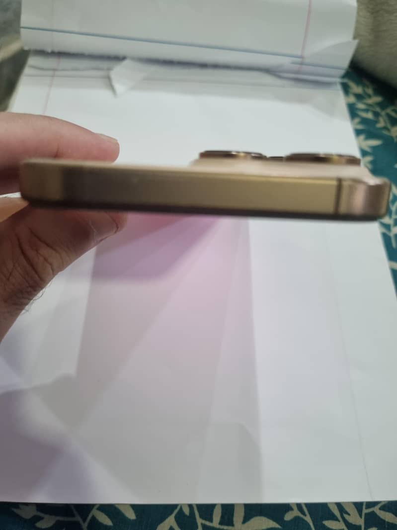 Apple iPhone 16 Pro Max 5