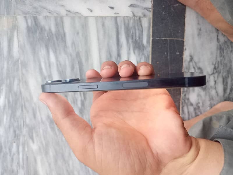 Apple iPhone 13 6