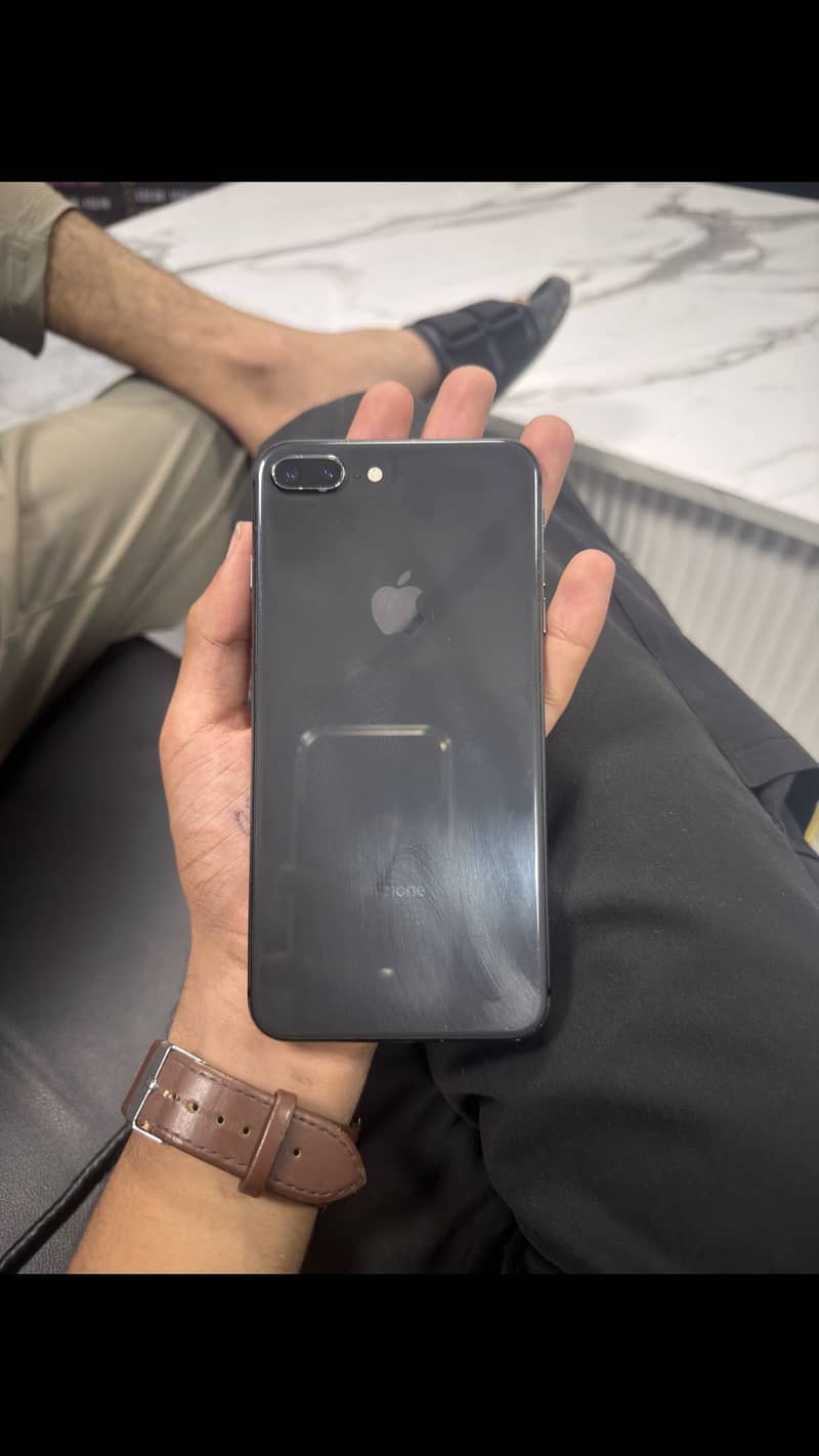 Apple iPhone 8 Plus 0