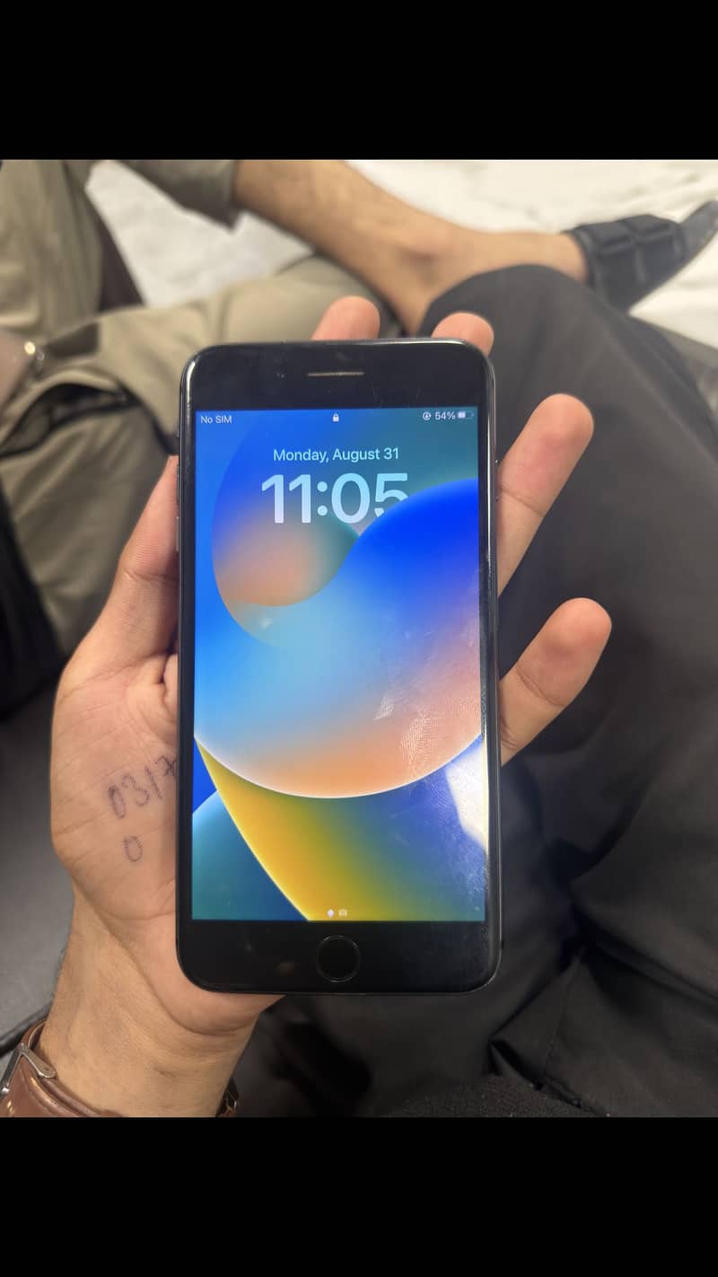 Apple iPhone 8 Plus 1