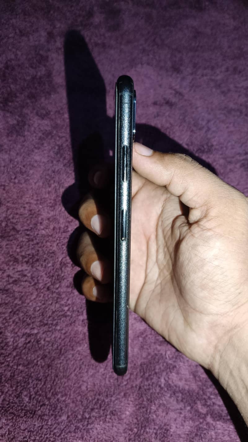 Apple iPhone XS Max 3