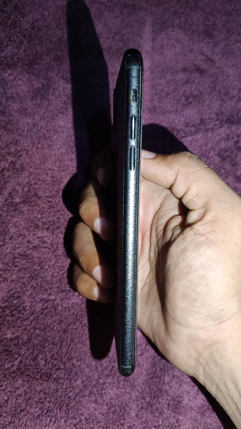 Apple iPhone XS Max 4
