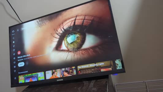 Sam. . sung led 32 inch boderless android wifi per YouTube proper