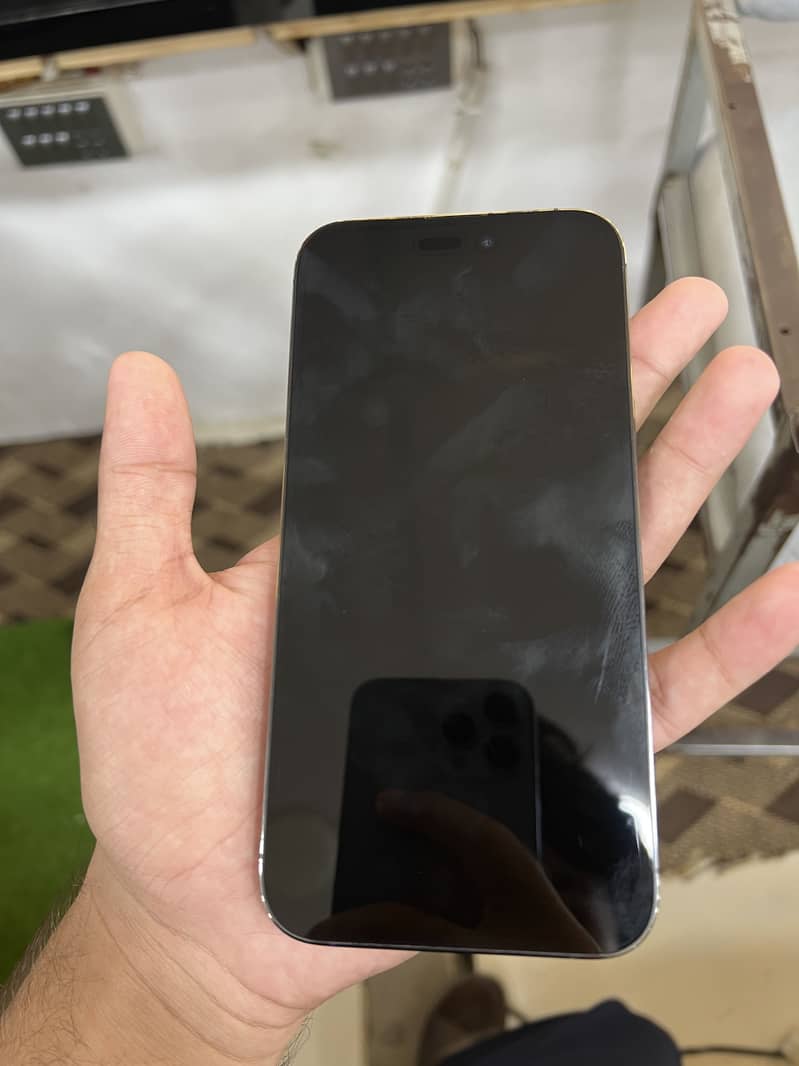 Apple iPhone 14 Pro Max 1