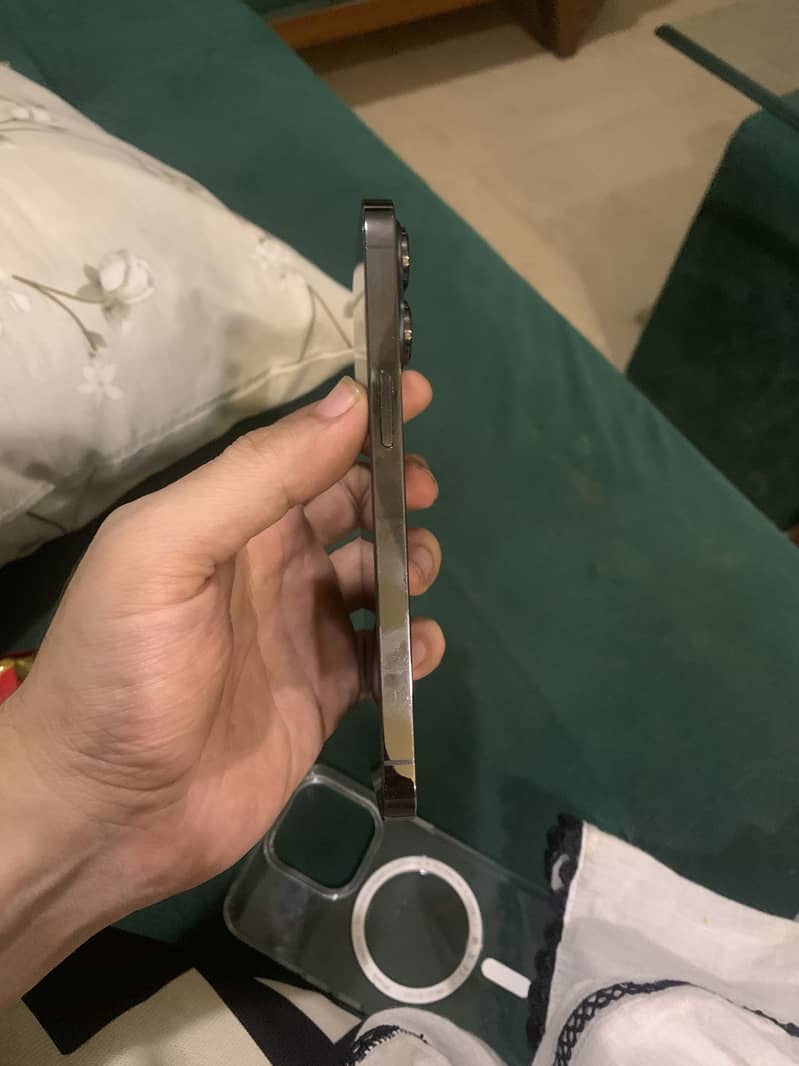 Apple iPhone 13 Pro 1