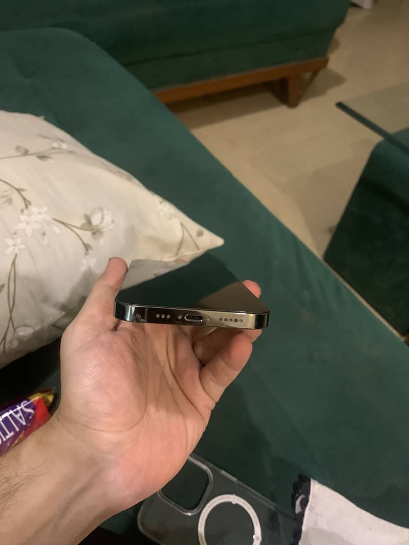 Apple iPhone 13 Pro 4