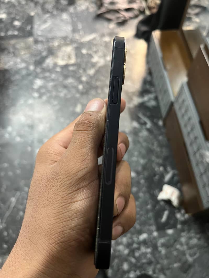 Apple iPhone 12 2