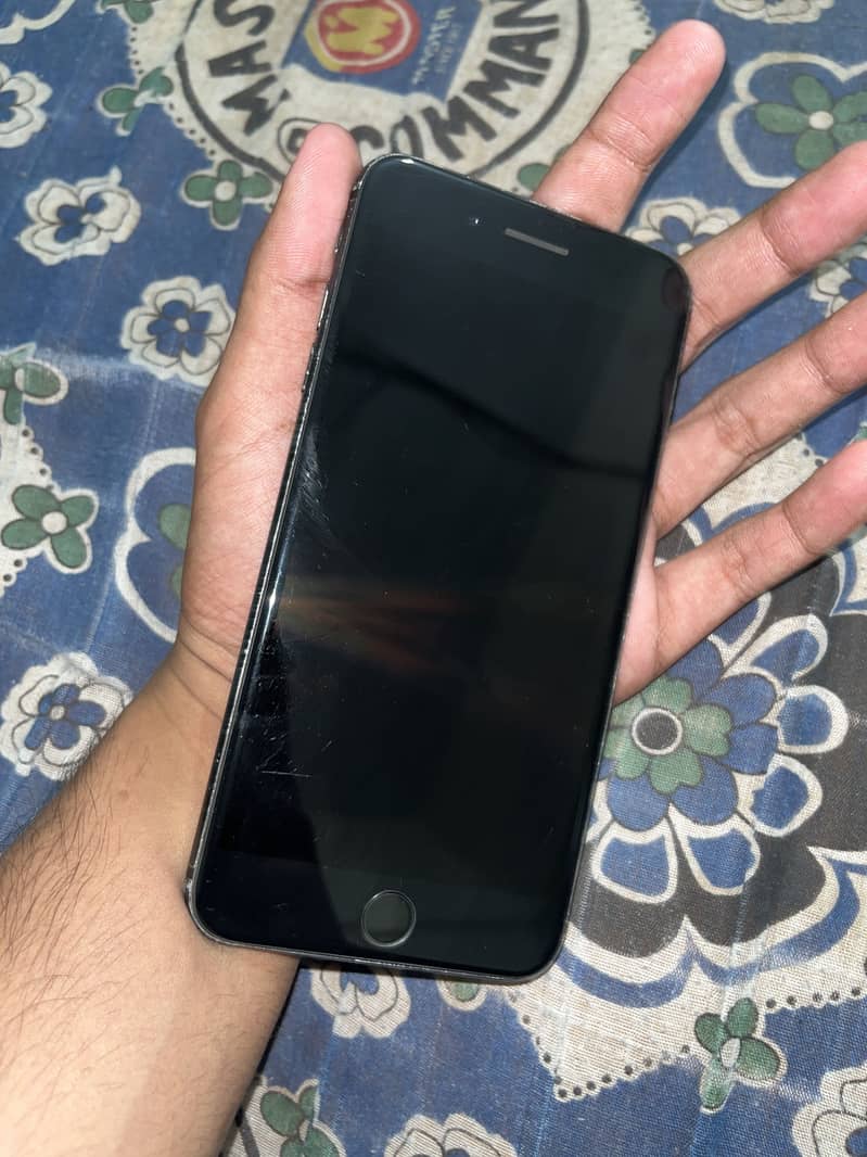 Apple iPhone 7 Plus 1