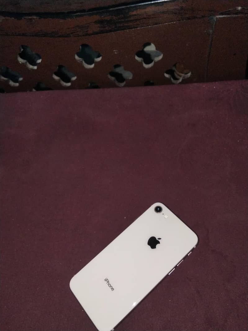 Apple iPhone 8 0