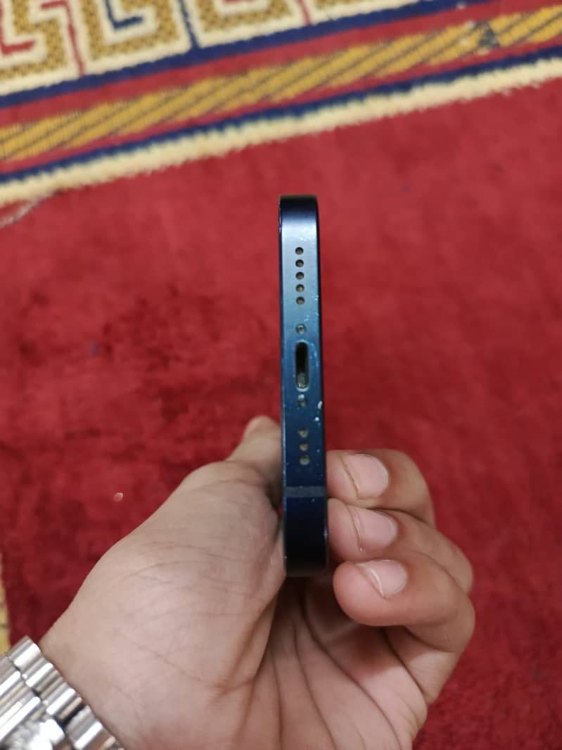 Apple iPhone 12 6