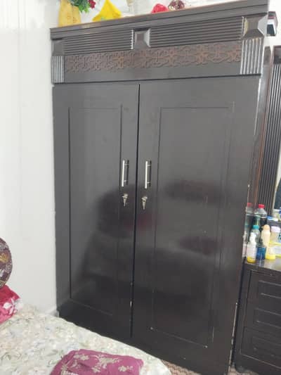 neat and clean 10/10 king size bed. . . Almirah. . dressing