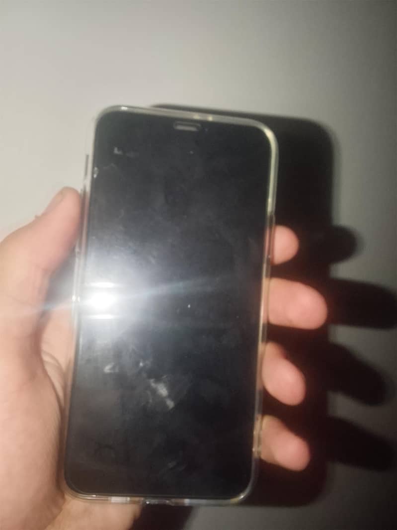Apple iPhone 11 Pro Max 4