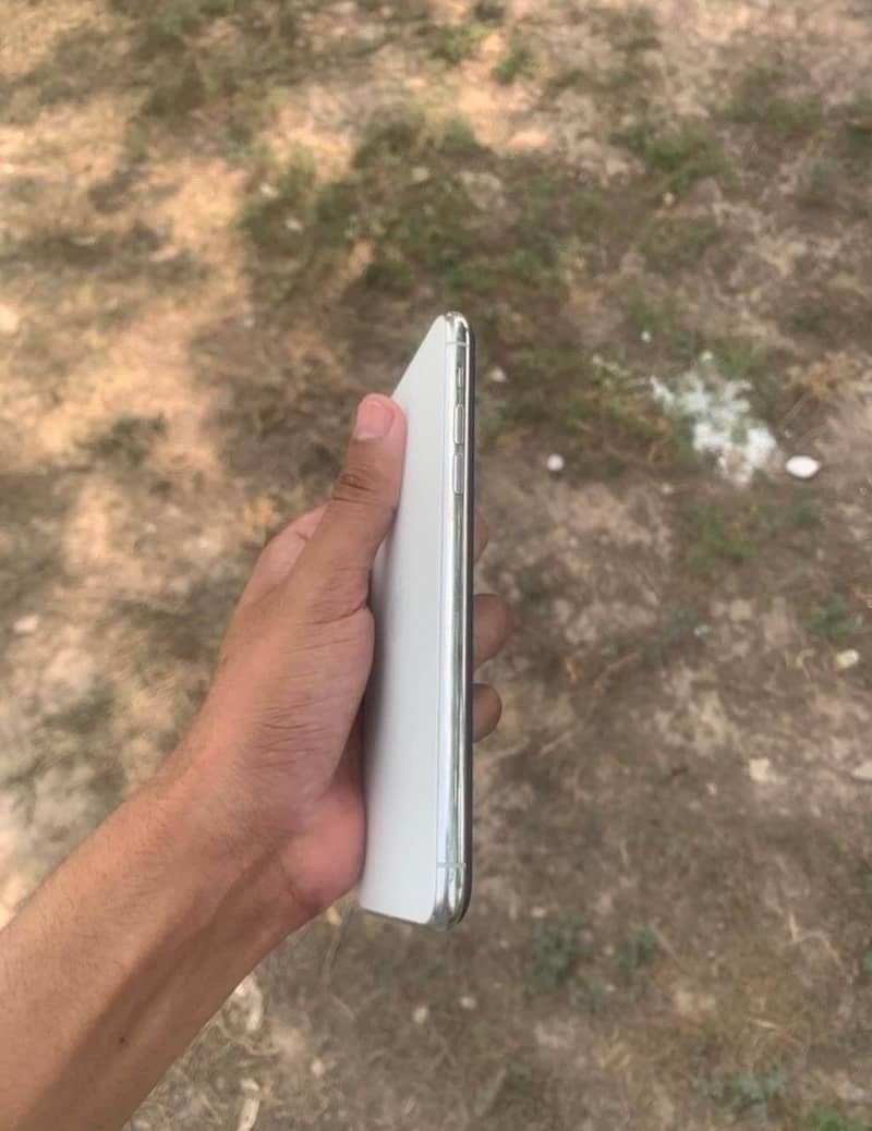 iphone 11 pro max 2