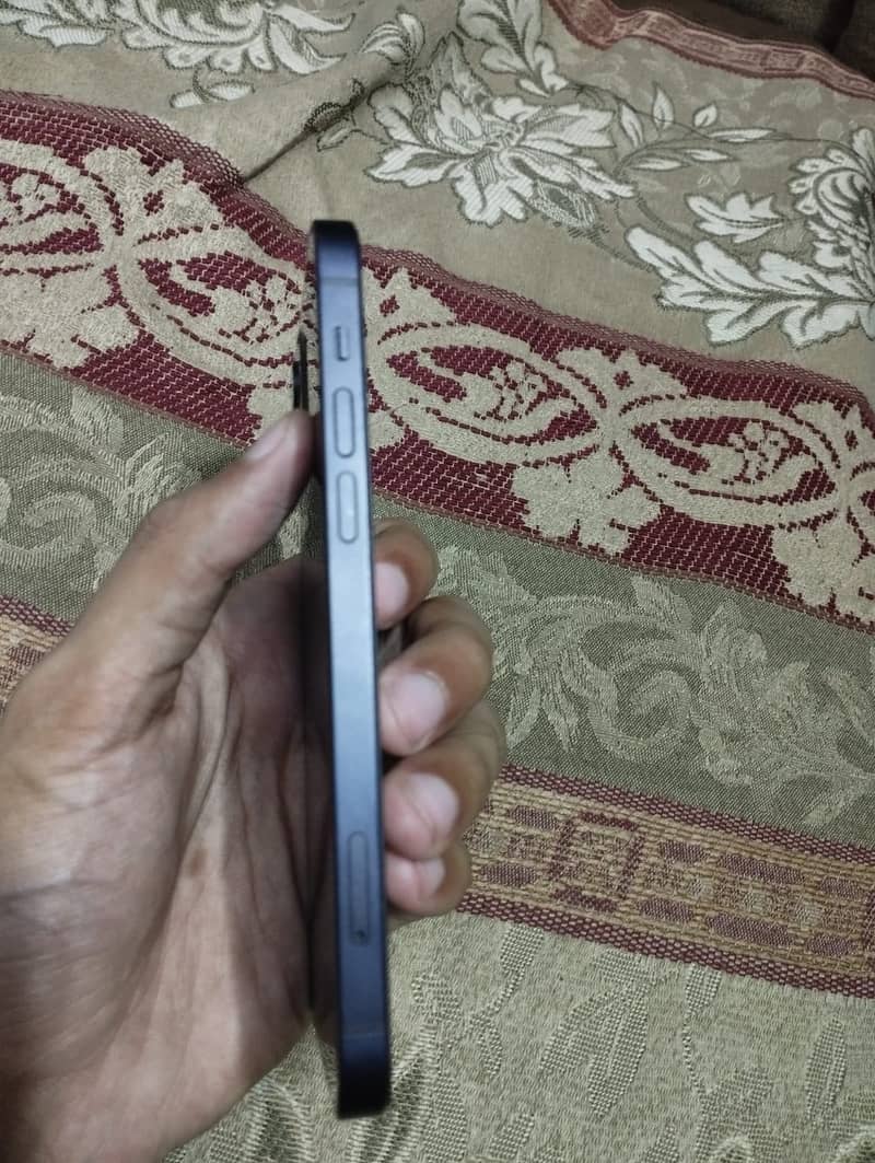 Apple iPhone 12 3