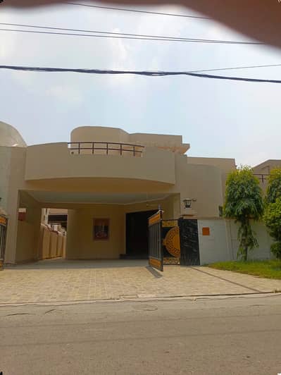 1 Kanal Fully Renovated House **For Sale | Askari 10 Sector B**| Askari 10 Lahore Cantt | @nusratestate