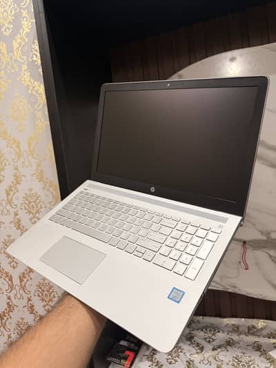 Hp Pavilion - Core i5 8th - 256Gb Nvme 500Gb HHD - 8Gb Ram - 15.6 inch