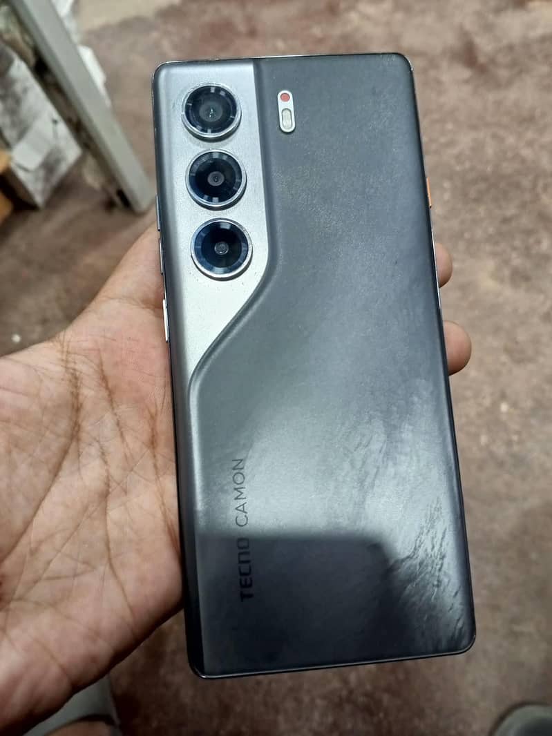 Tecno CAMON 40 Pro 0
