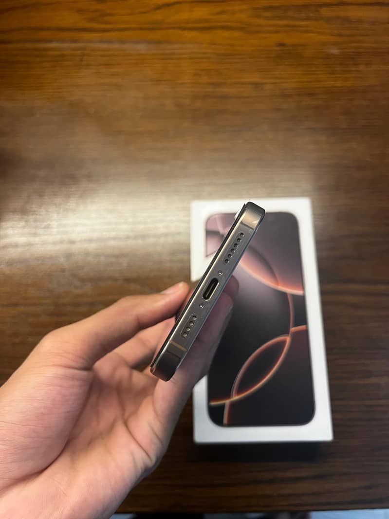 Apple iPhone 16 Pro Max 3
