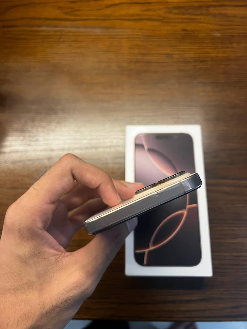 Apple iPhone 16 Pro Max 4