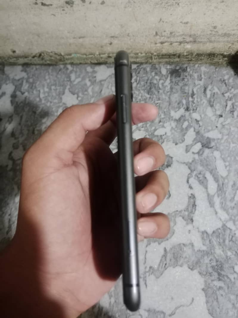 Apple iPhone 11 3