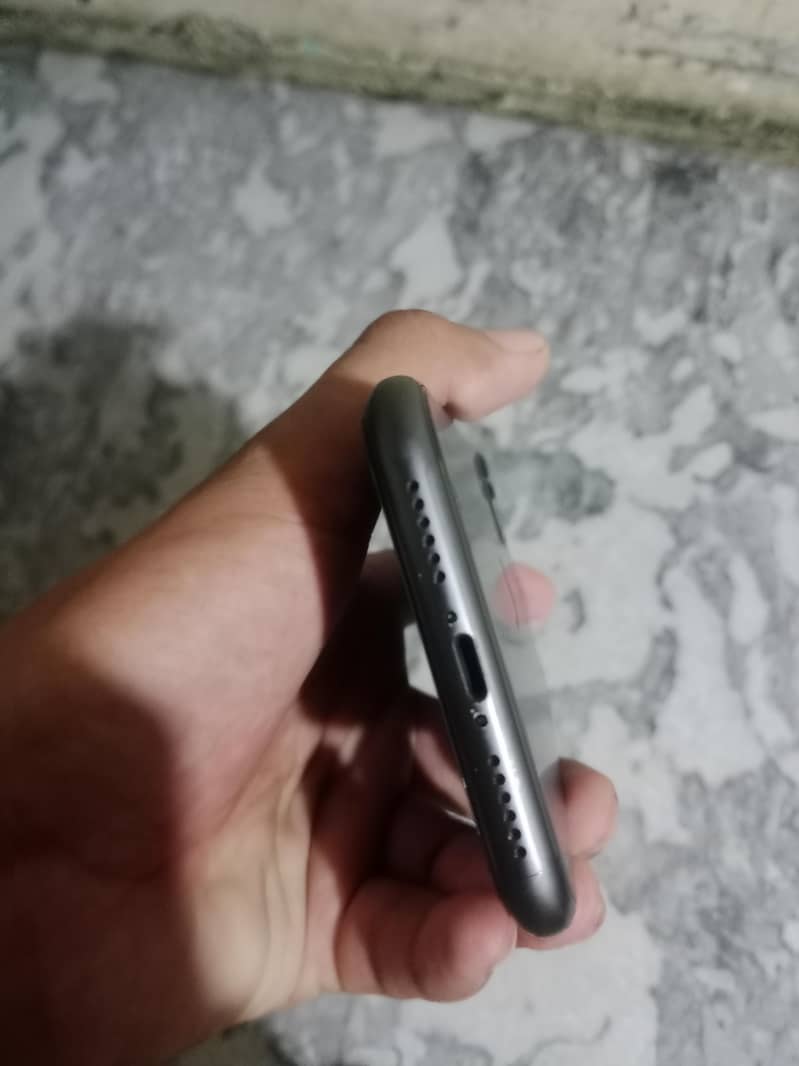 Apple iPhone 11 6