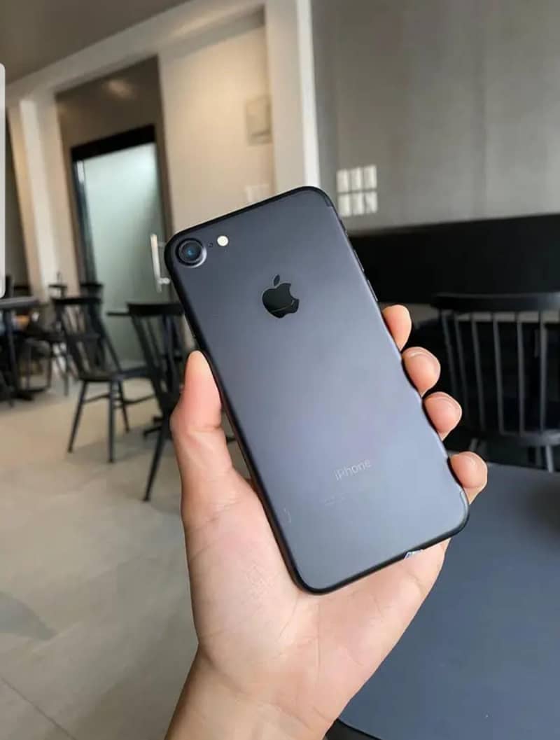 Apple iPhone 7 1