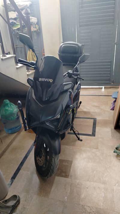 Revoo E 52