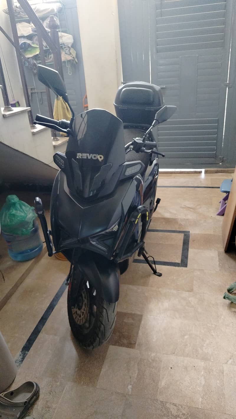 Revoo E 52 0