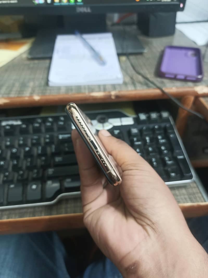 Apple iPhone XS 3