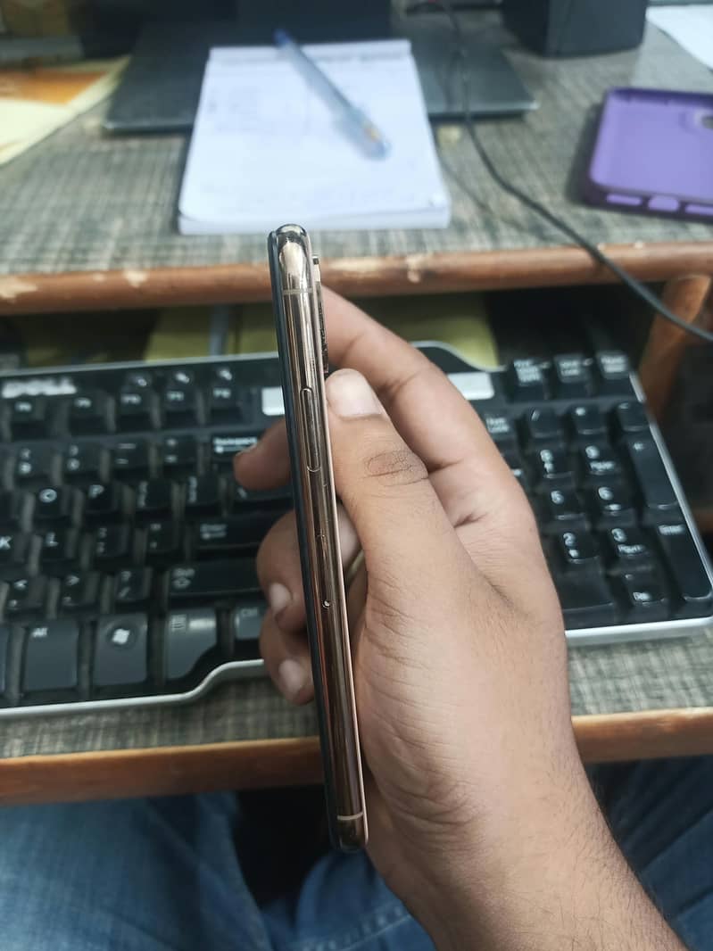 Apple iPhone XS 5