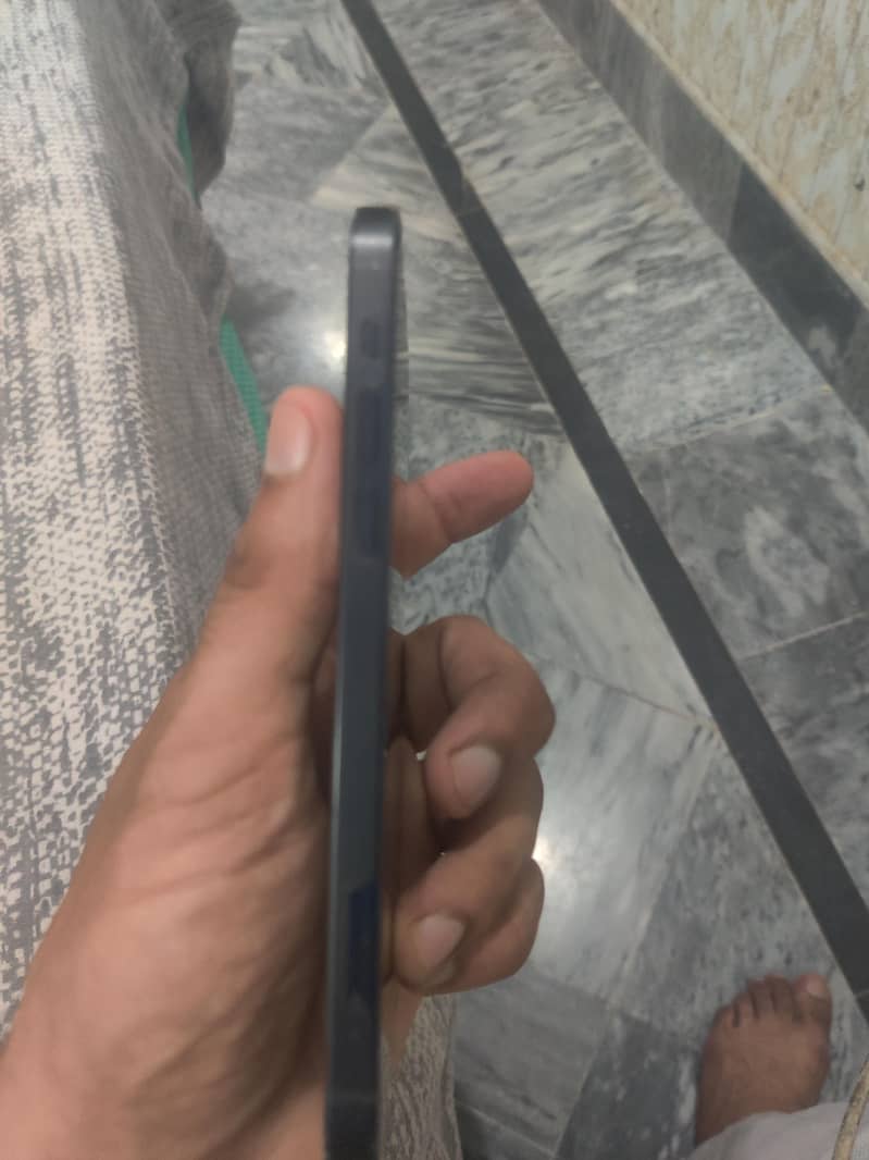 Apple iPhone 12 2