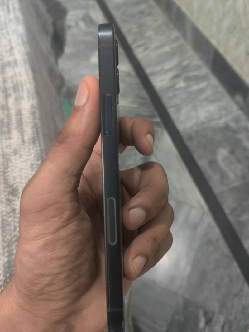 Apple iPhone 12 3