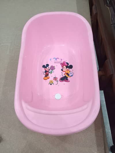 Bath tub