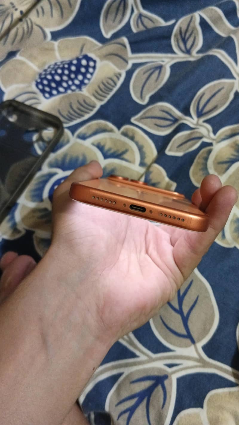 Apple iPhone 17 Pro Max 4