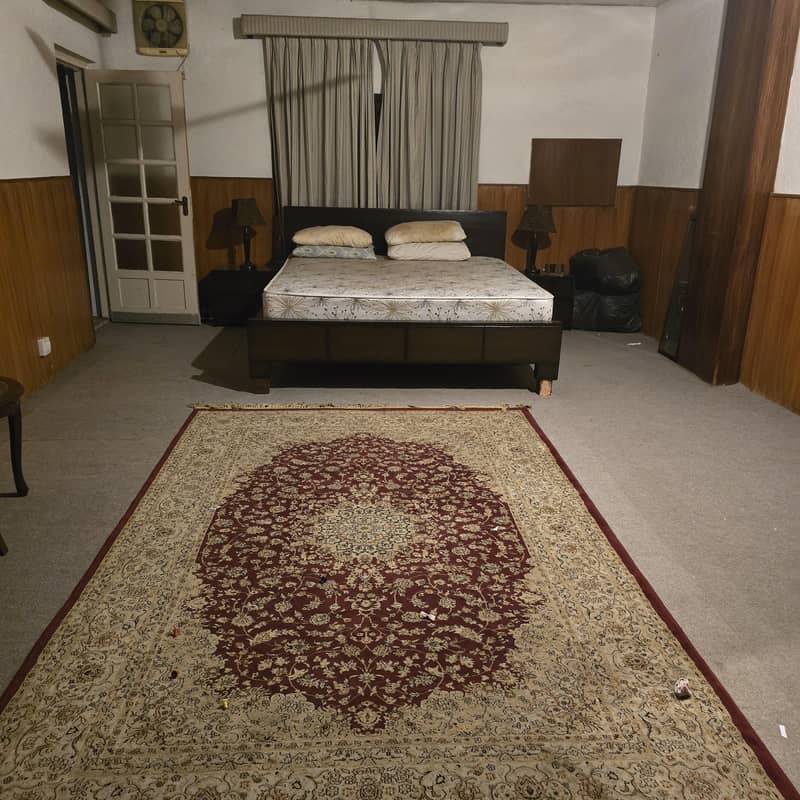 Double bed, sidetables, dressing table, carpet(10×7) 0