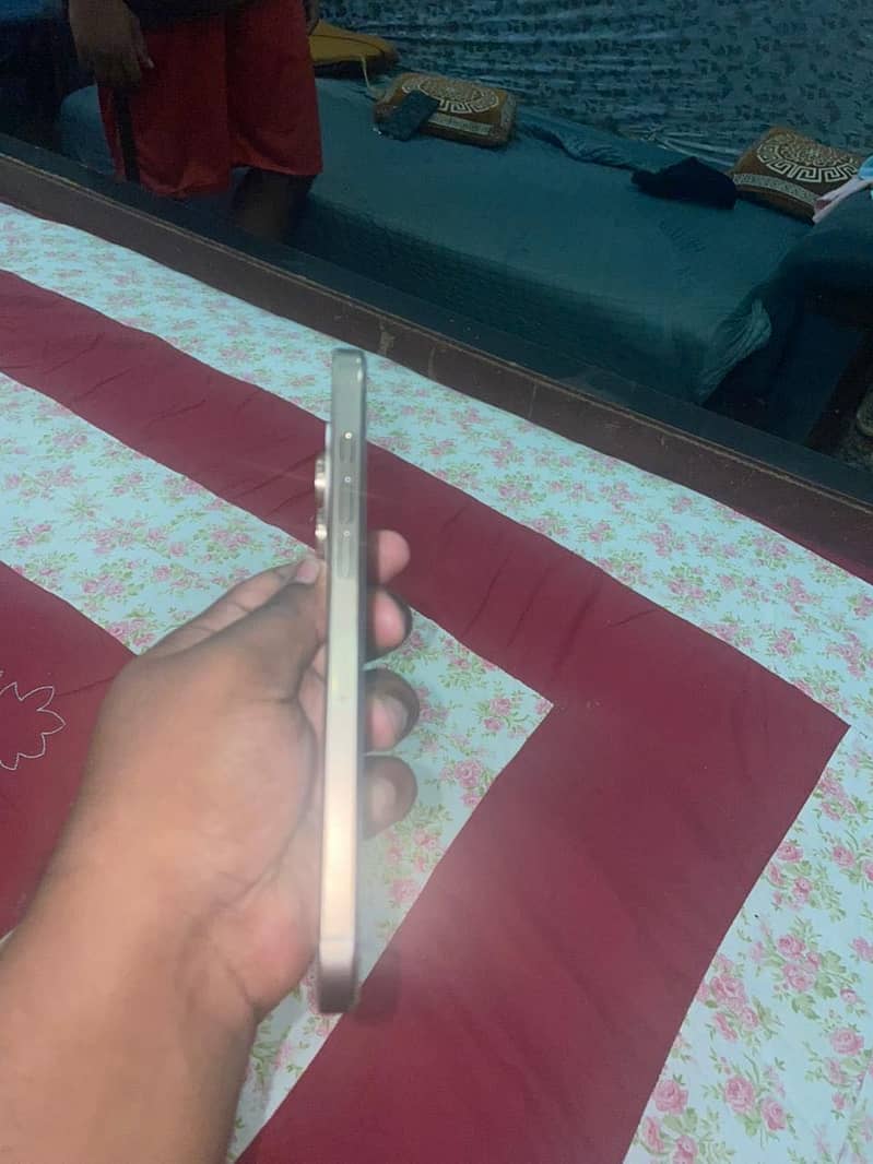Apple iPhone 16 Pro Max 2